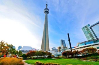 В какой стране и городе находится CN Tower